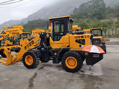 恭喜羅總喜提新車，山宇裝載機940走起，山宇重工，助您成功！